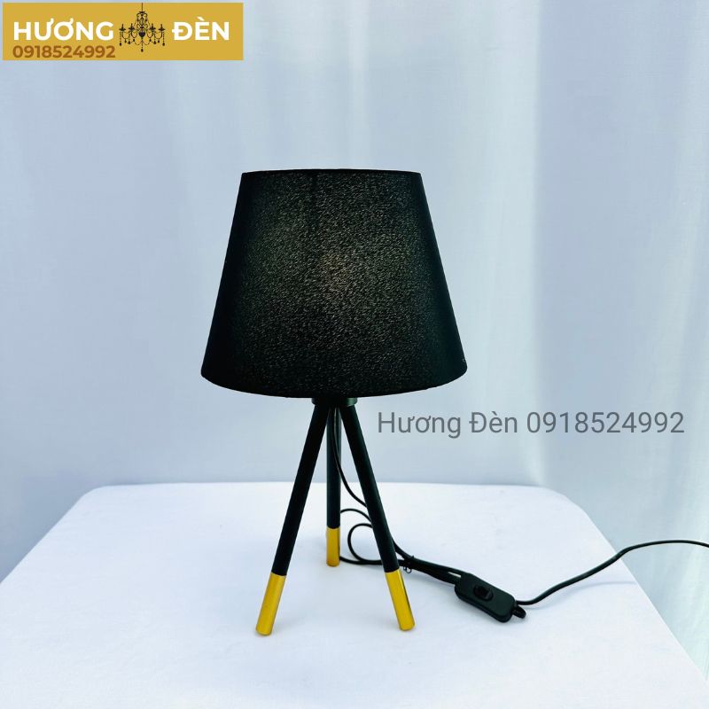 den-ngu-de-ban-3-chan-kieng-chinh-hang-db3032
